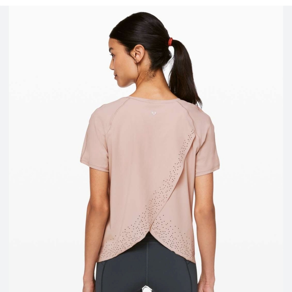 NEW WITH TAGS Lululemon Quick Pace Short Sleeve, size 8